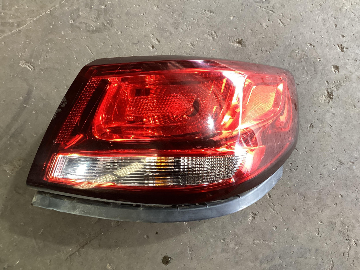 2016 Holden Commodore Commodore  Right Taillight VFEVOKERIGHTTAILLIGHT