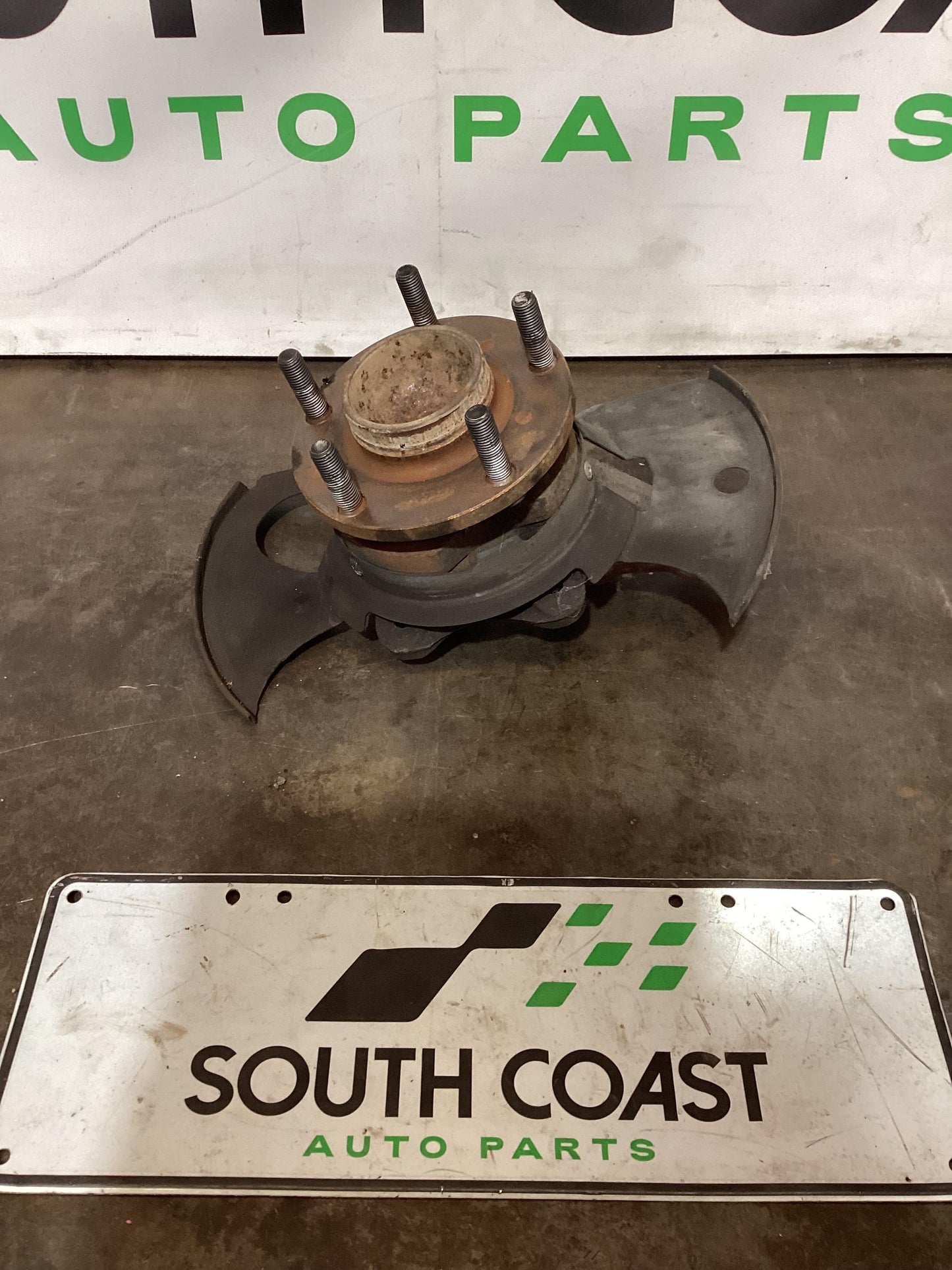 Holden Commodore VY  Right Front Hub Assembly l
