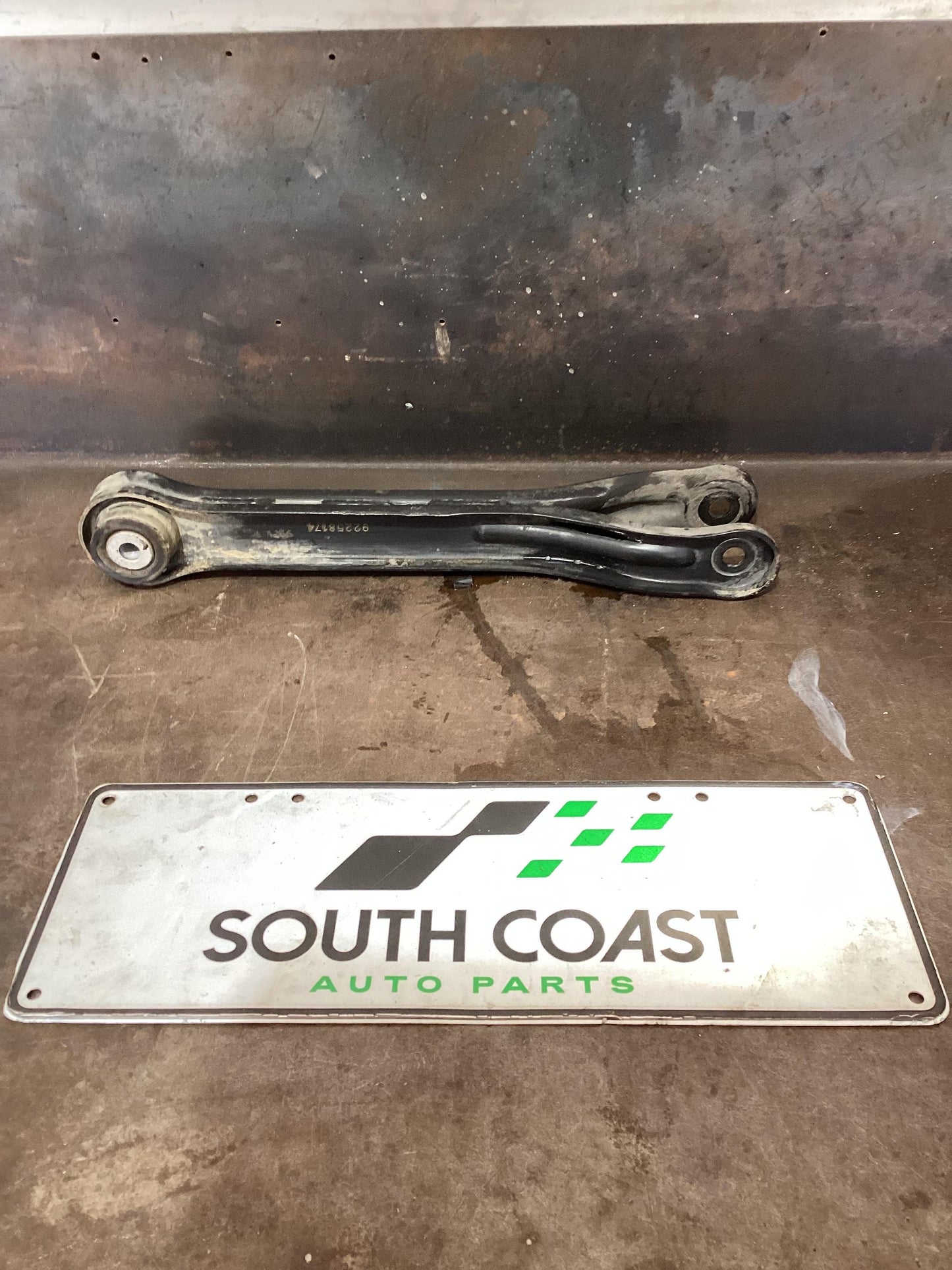 Holden Commodore VF  Left Rear Lower Control Arm 92258174