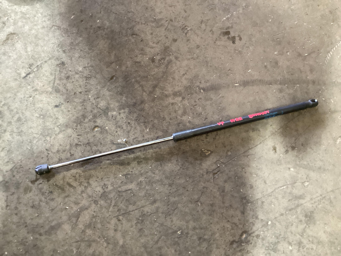 2016 - 2016 Holden Commodore Commodore  Left Bonnet Strut