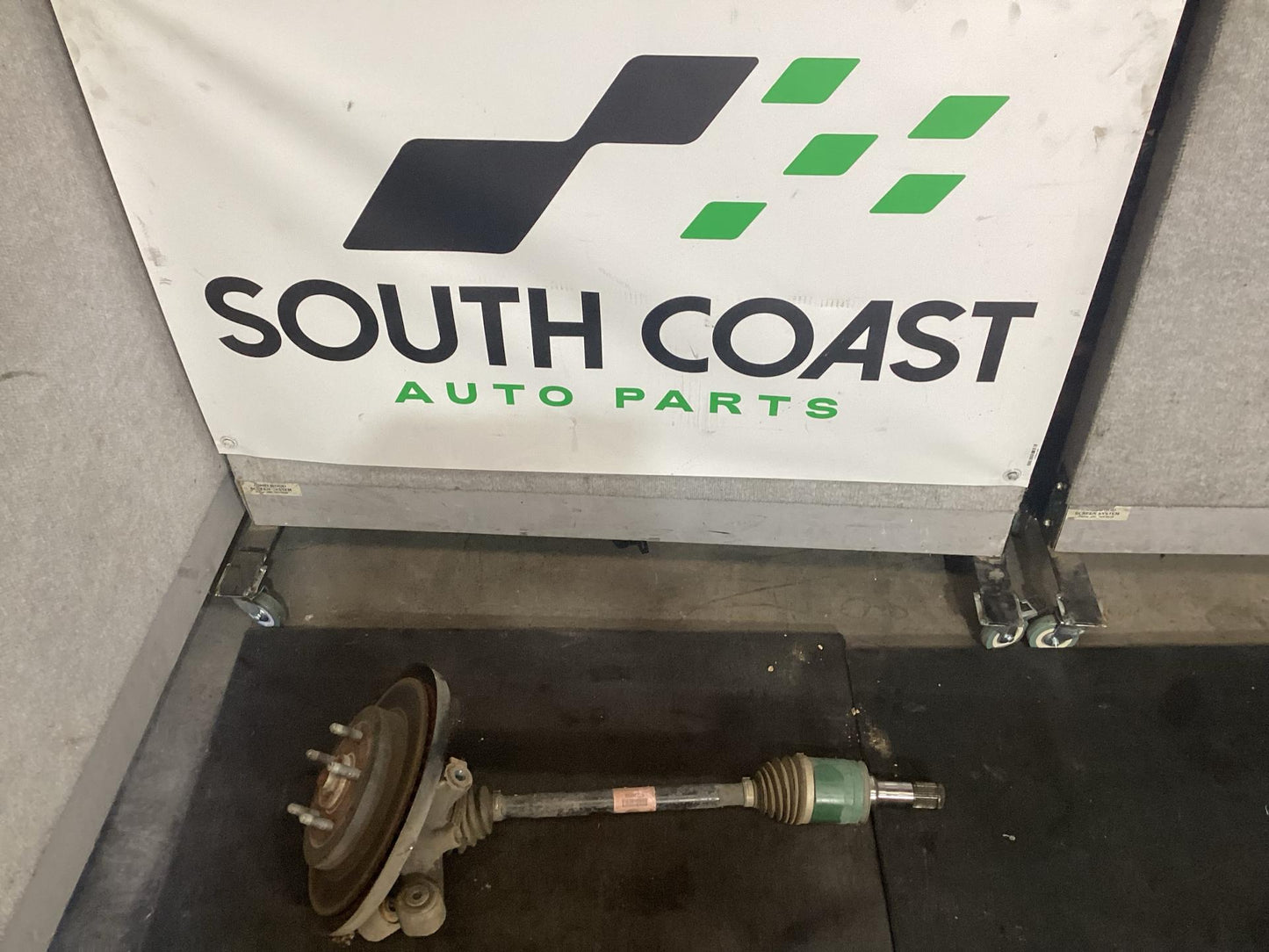 Holden Commodore   Right Driveshaft 92238512