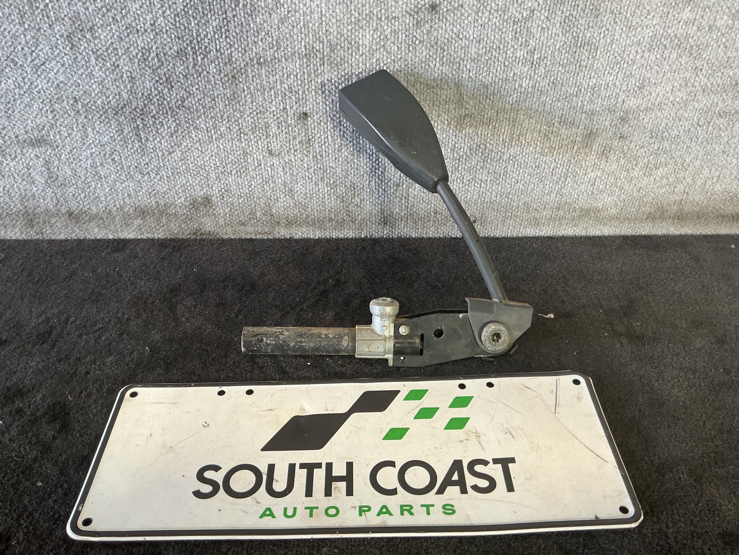 Holden Commodore VU  Right Front Seat Belt Pretensioner 92086532
