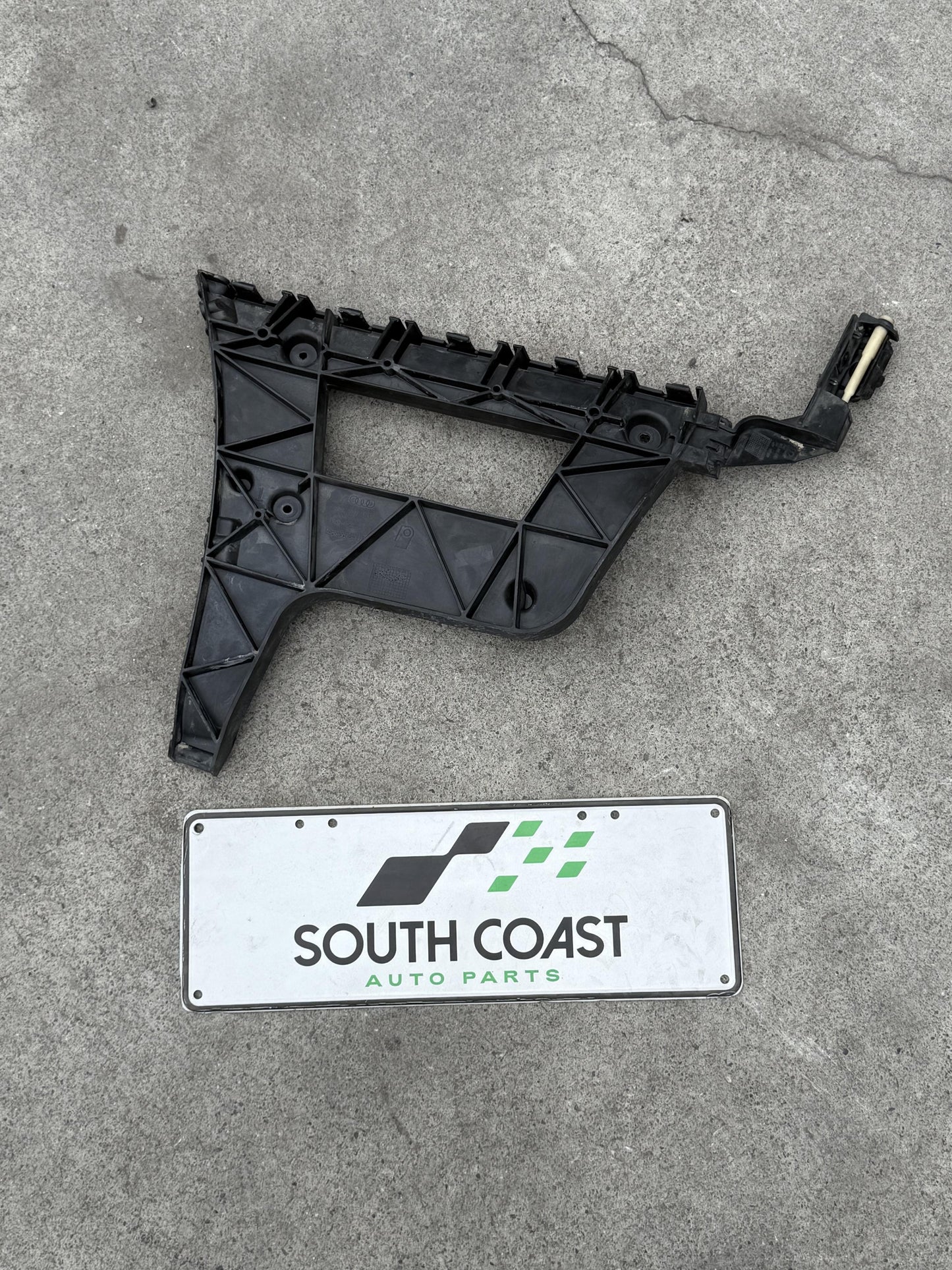 Audi A4 B8 WAUZZ8K9AA071441 Left Rear Bar Locator  8K5807453