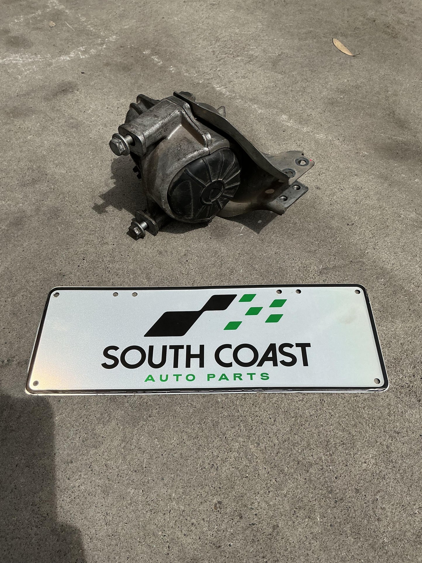 Audi A4 B8 WAUZZ8K9AA071441 Right Engine Mount 8K0399060A