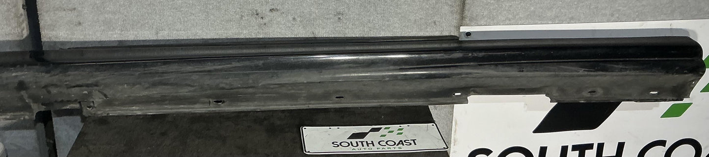 Holden Commodore VU 6H8VUK80F2L904753 Left Side Skirt 92078057