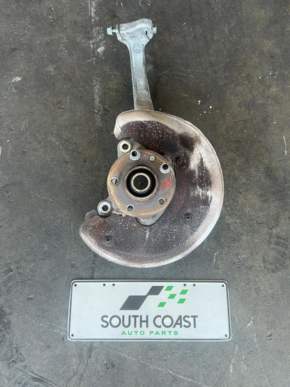 Audi A4 B8 WAUZZ8K9AA071441 Right Front Hub Assembly