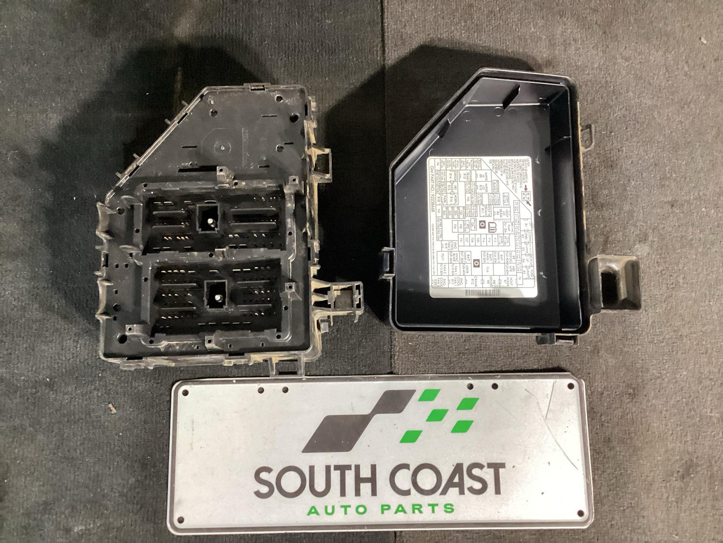 Holden Commodore   Battery Fuse Box 92237641