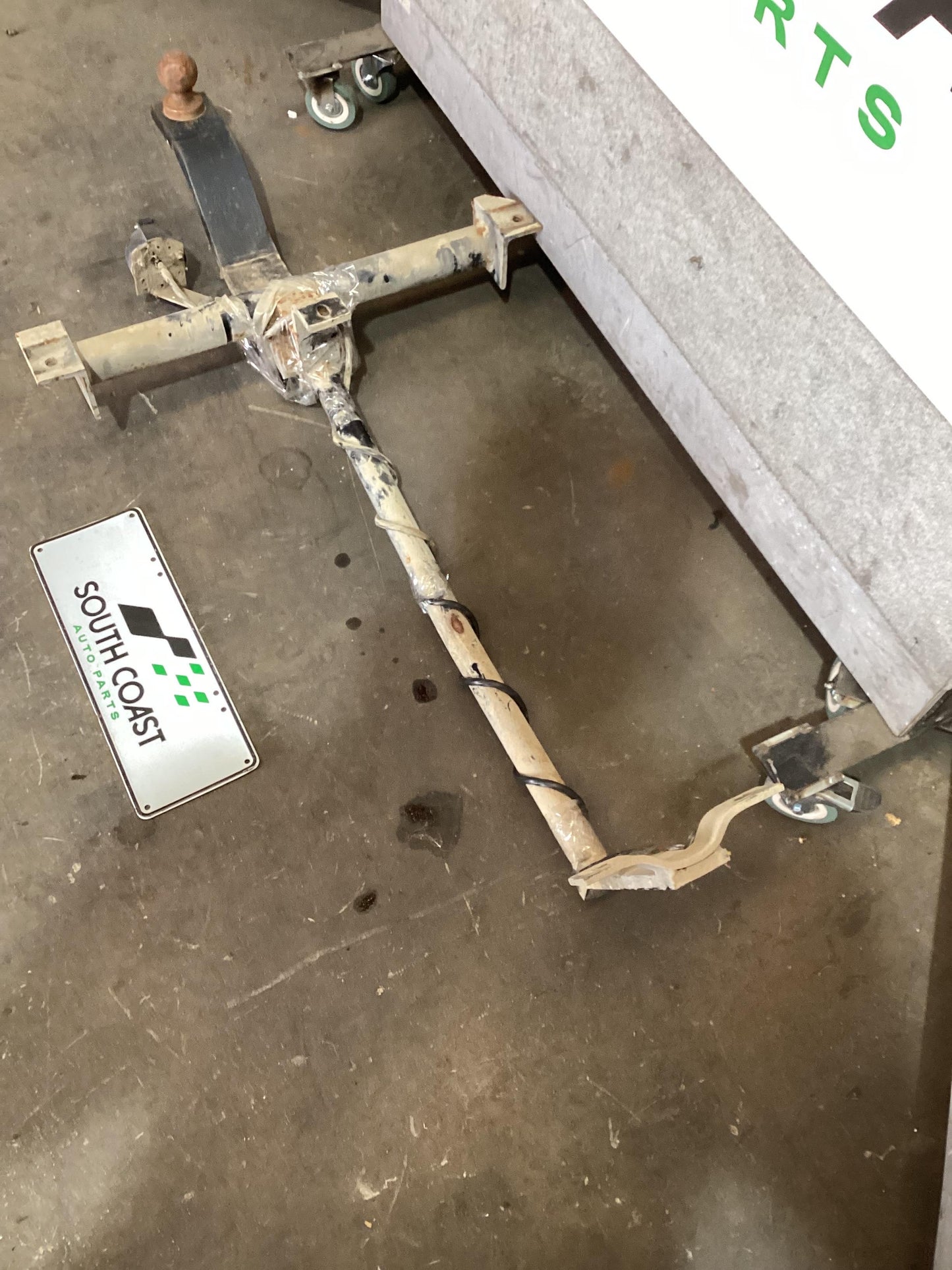 Holden Commodore VR  Towbar