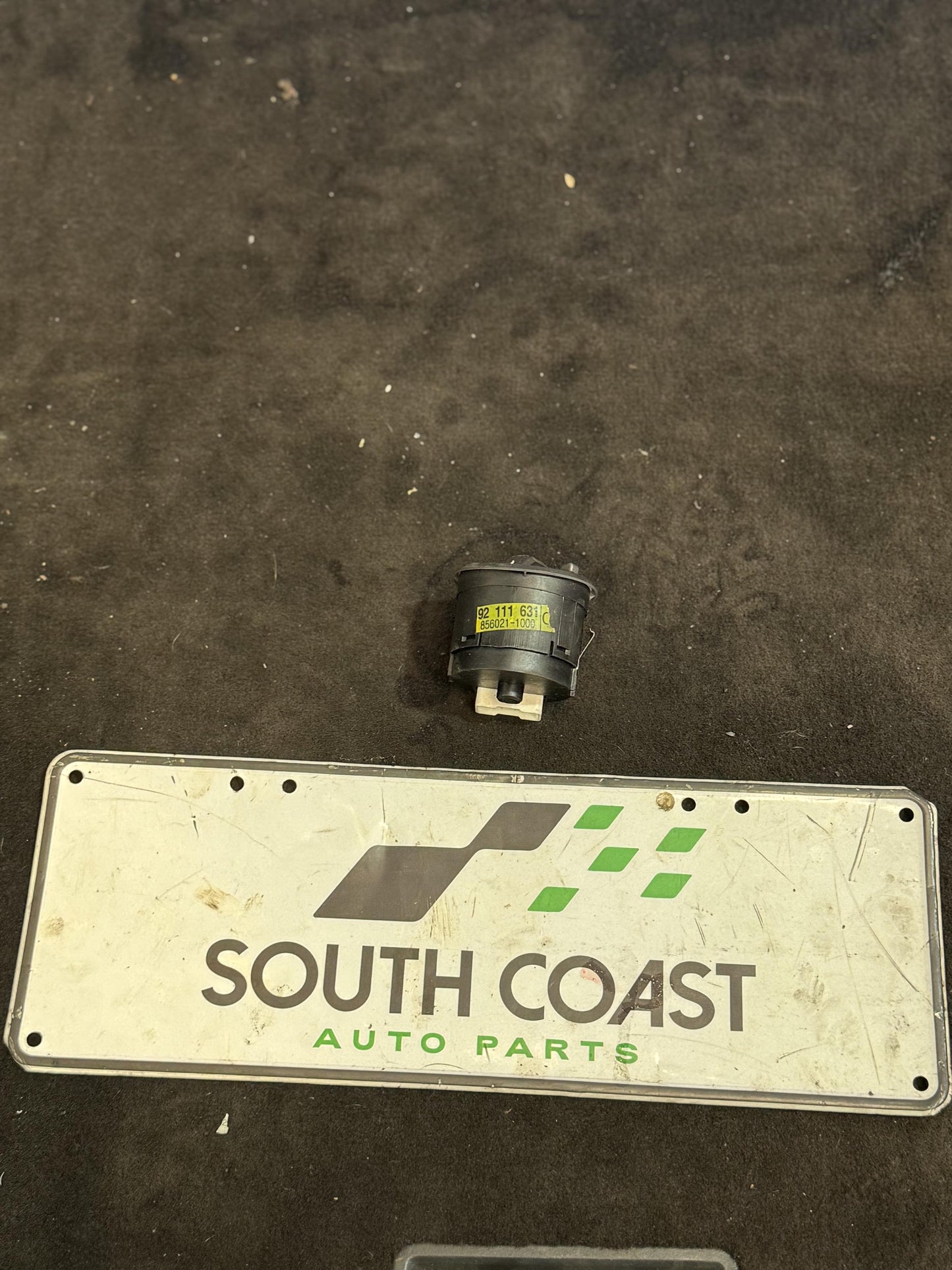 Holden Commodore VZ  Headlight Switch 92111631