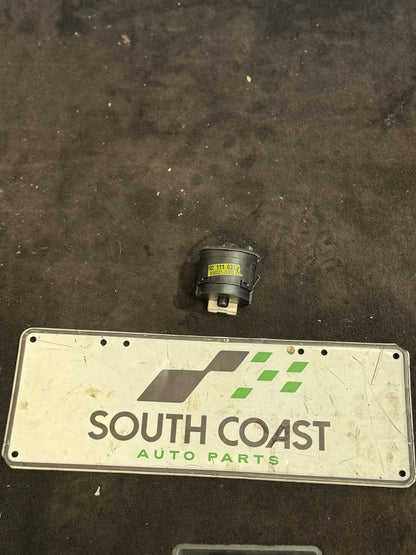 Holden Commodore VZ  Headlight Switch 92111631
