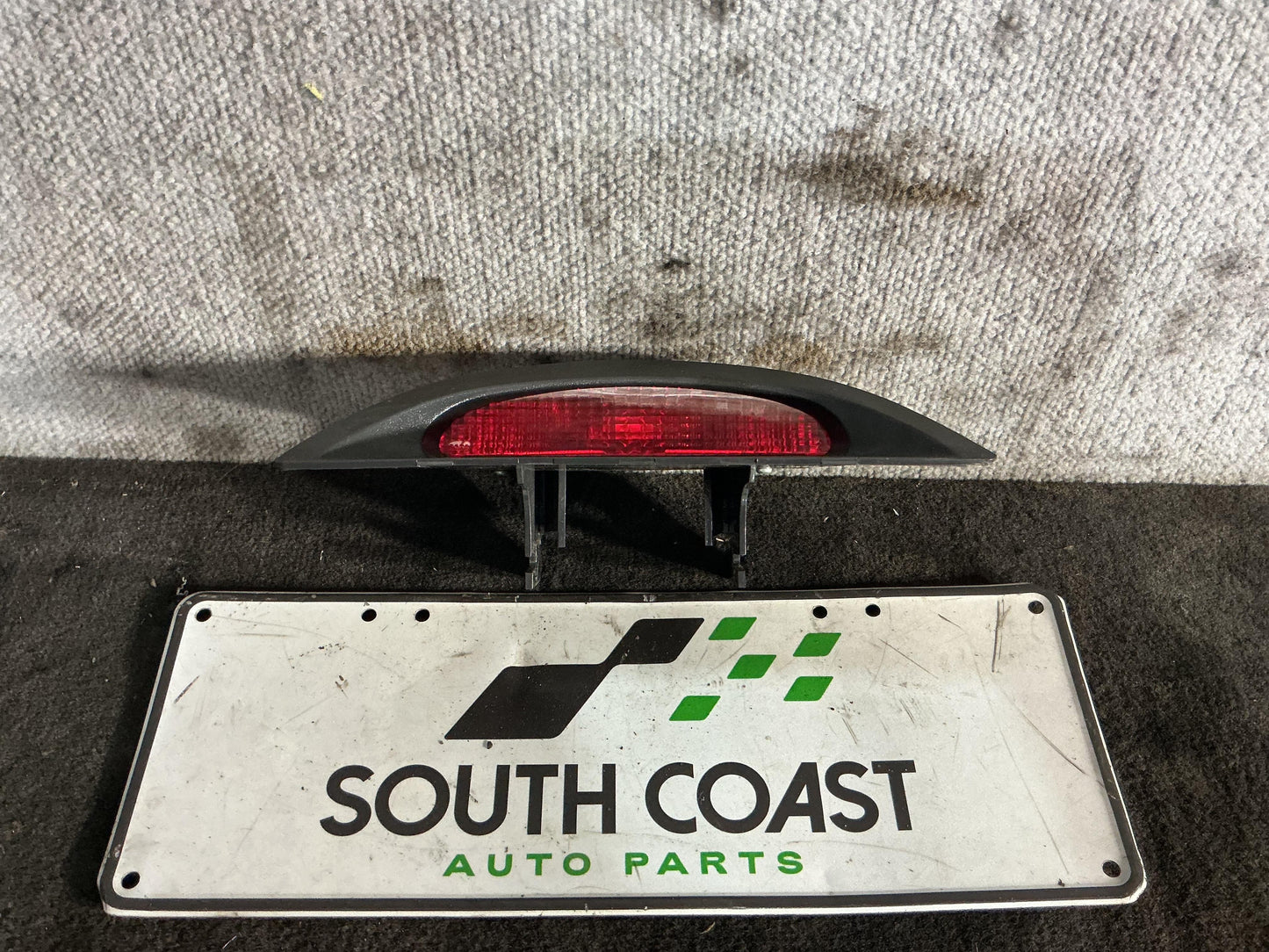 Holden Commodore VR 6H8VRK19HSL781543 Eye Level Brake Light