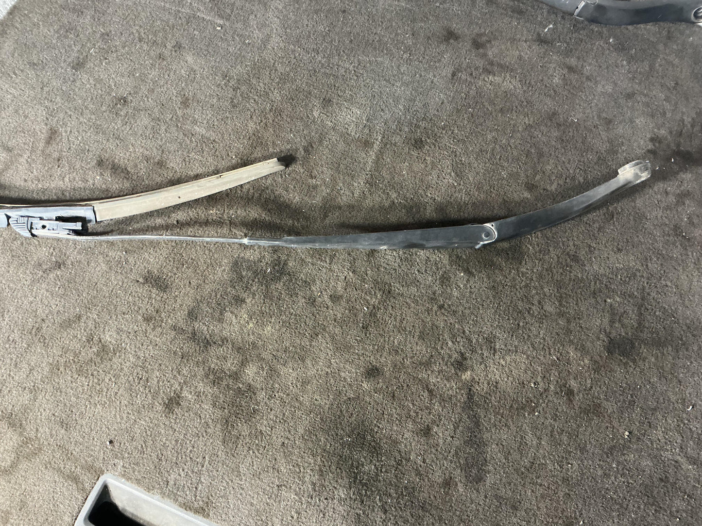 Holden Commodore VY  Wiper Arm Pair