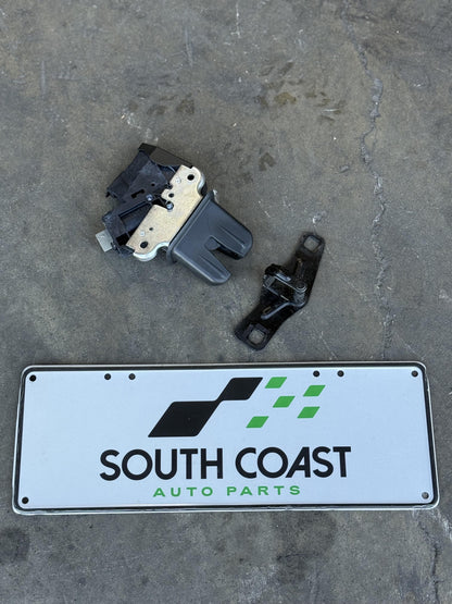 Audi A4 B8 WAUZZ8K9AA071441 Bootlid Lock Actuator 4F5827505D