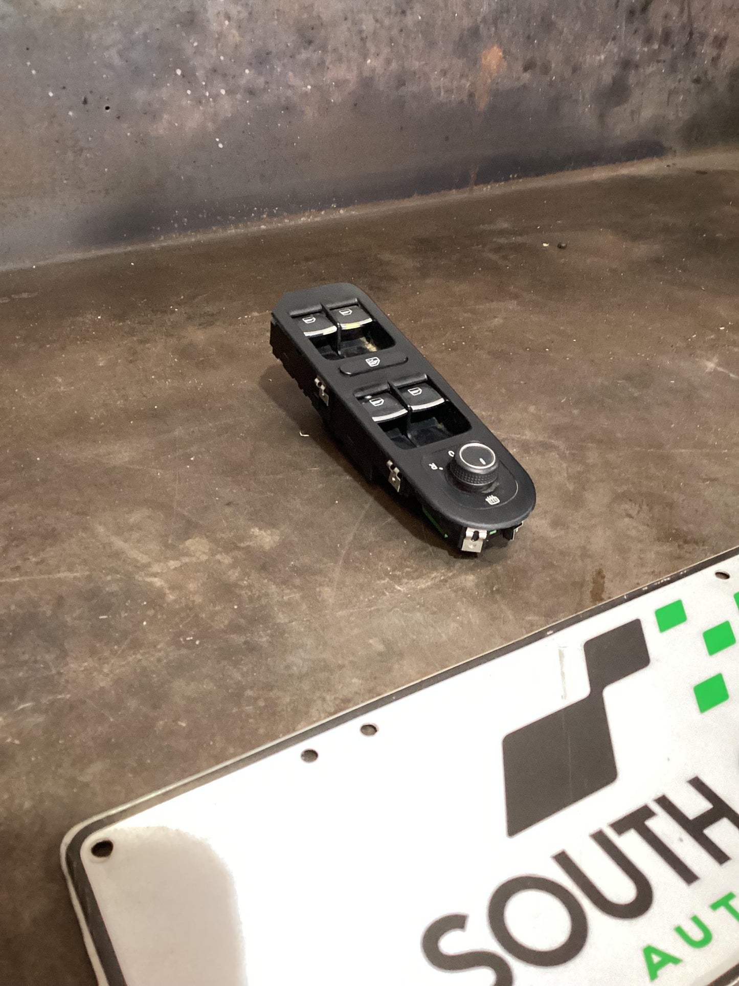 Volkswagen Amarok   Power Window Switch 2H0867409A