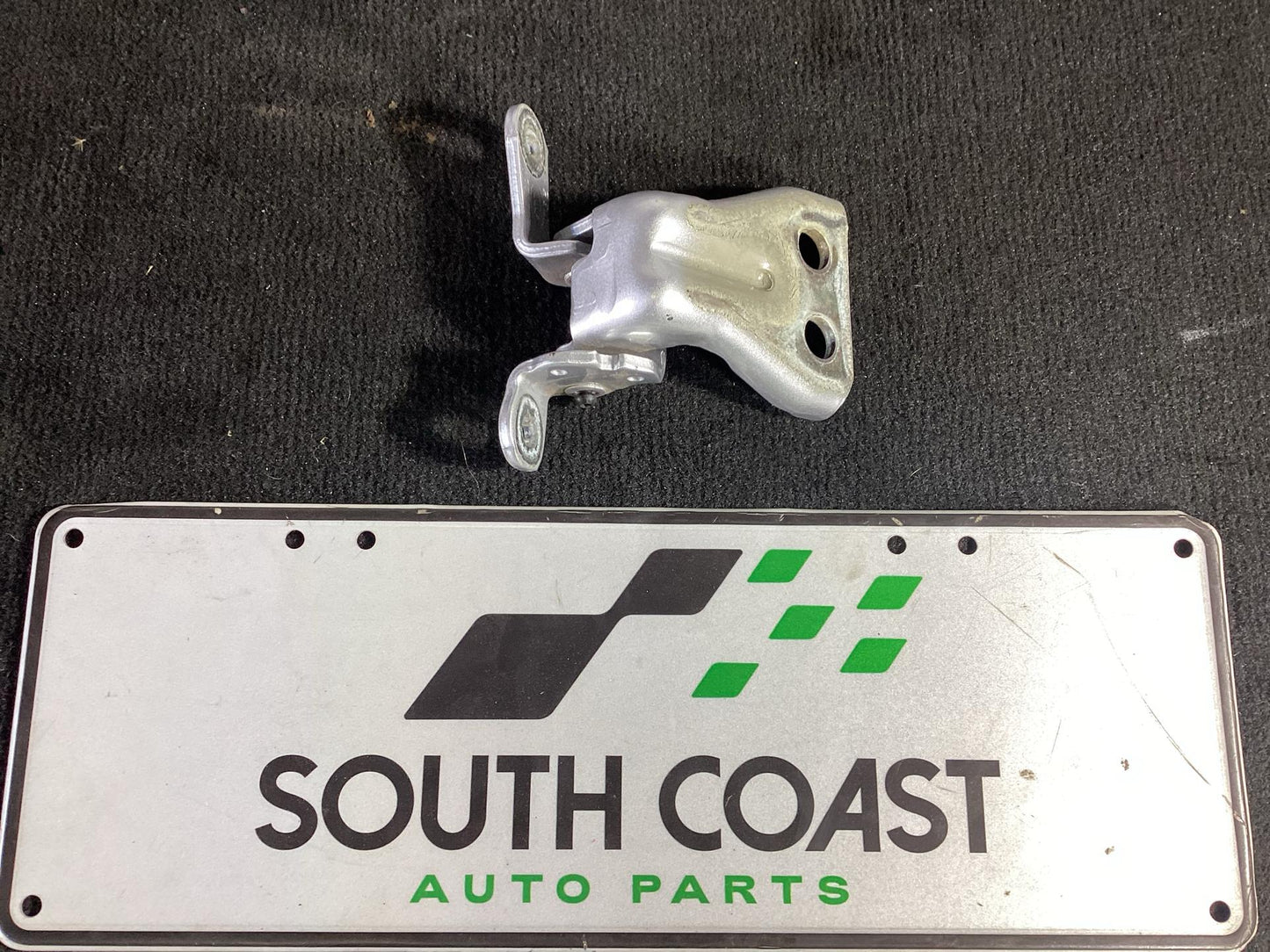 2006 - 2010 Holden Commodore VE  Right Rear Door Bottom Hinge X-061216