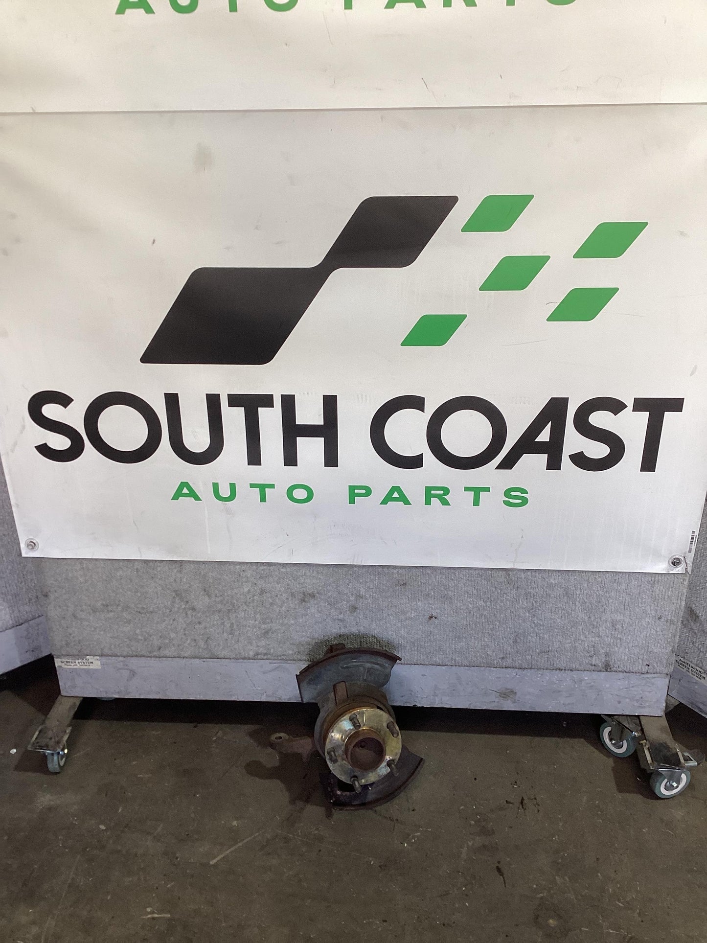Holden Commodore VR  Right Front Hub Assembly