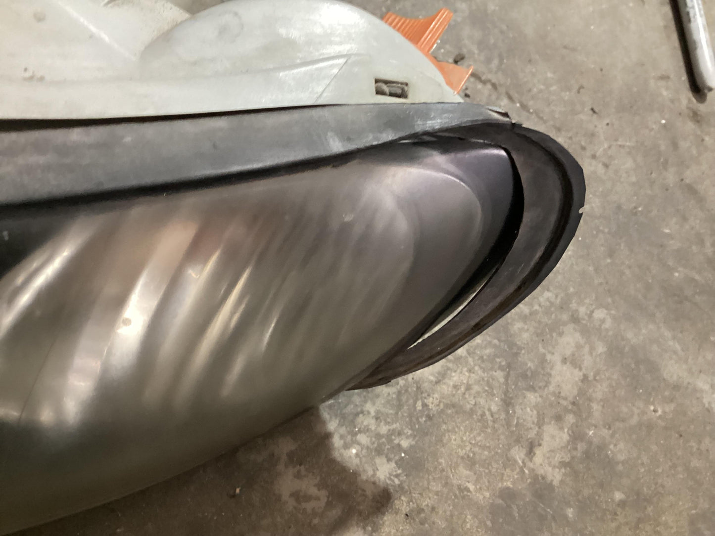 2001HoldenCommodoreLeft Headlight09241511