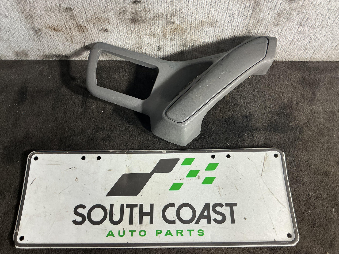 Holden Commodore VR 6H8VRK19HSL781543 Left Front Grab Handle 92028216