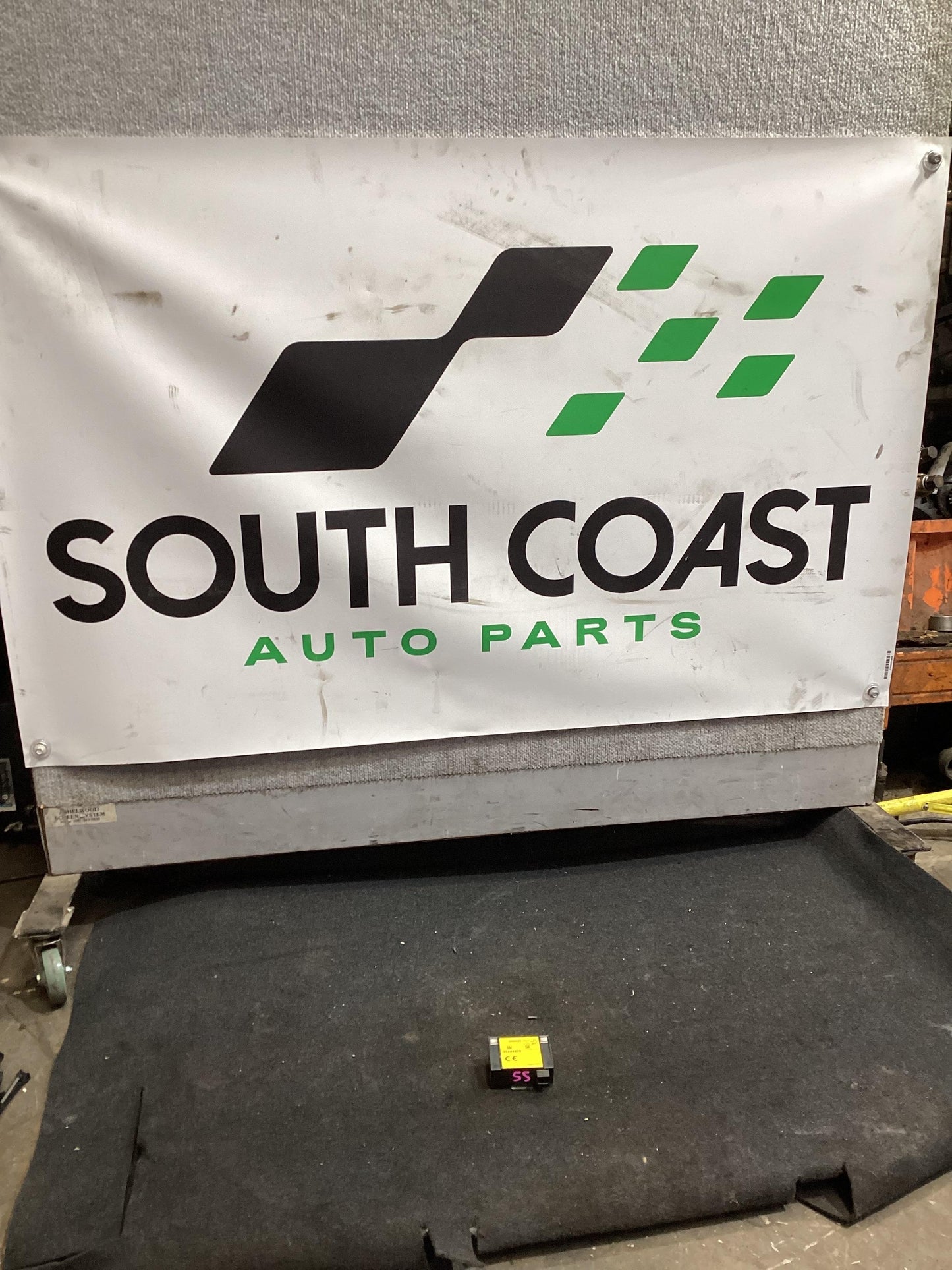 2006 - 2010 Holden Commodore VE  Remote Function Actuator  25808838
