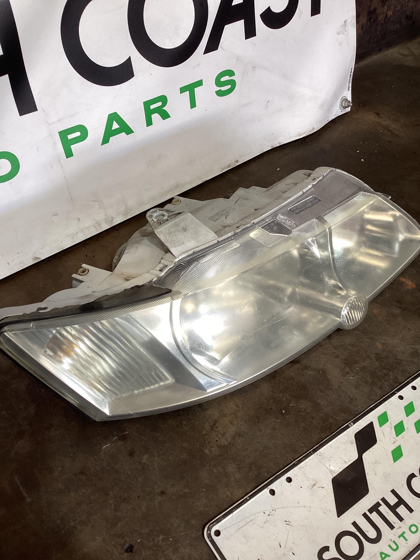 Holden Commodore VY  Right Headlight 92083410