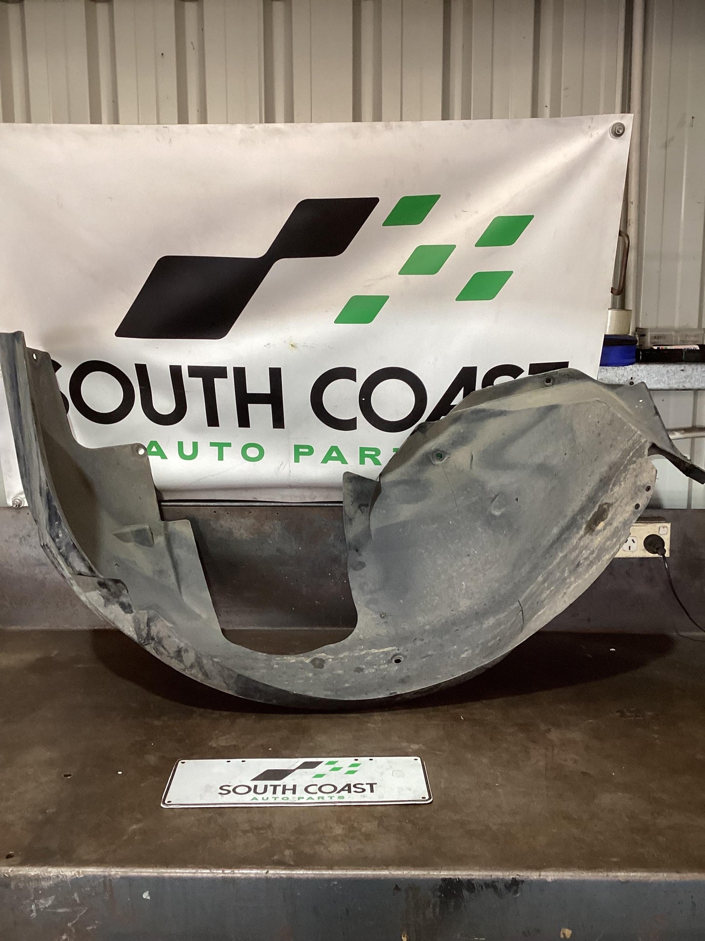 Holden Commodore VE 6G1EK5E79BL526529 Right Front Inner Guard 92161690