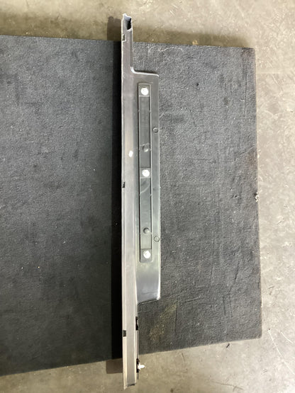 2015 Holden Calais VF  Right Front Door Scuff Panel 92200191
