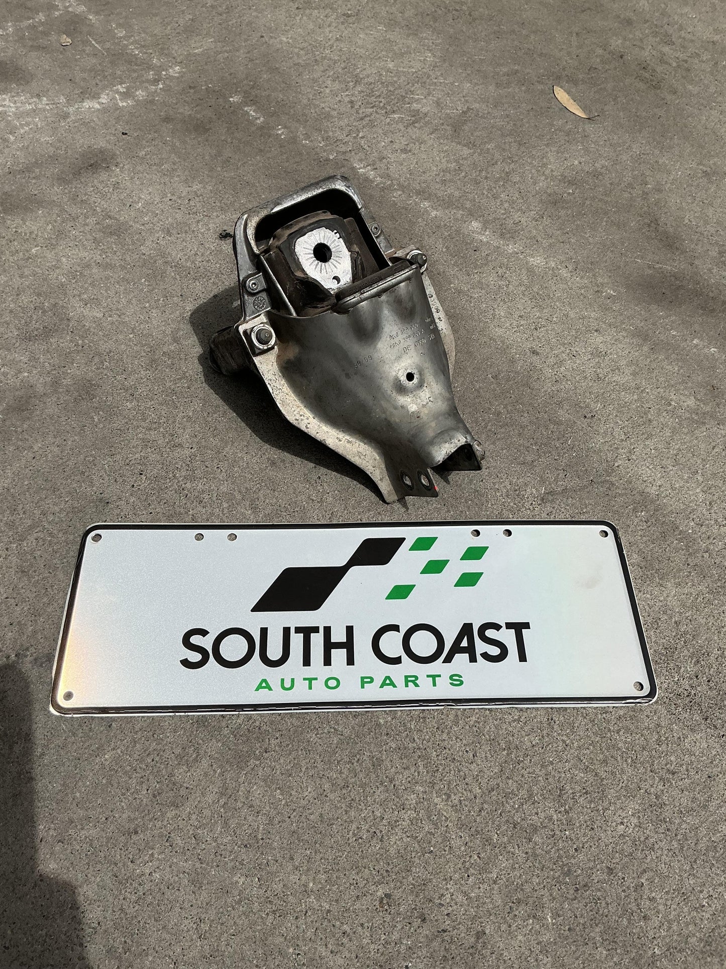Audi A4 B8 WAUZZ8K9AA071441 Right Engine Mount 8K0399060A