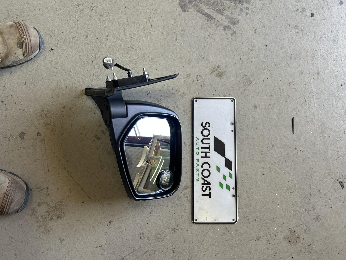 Mitsubishi Triton ML  Right Door Mirror e4012293
