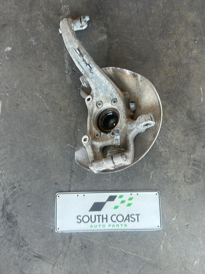 Audi A4 B8 WAUZZ8K9AA071441 Left Front Hub Assembly