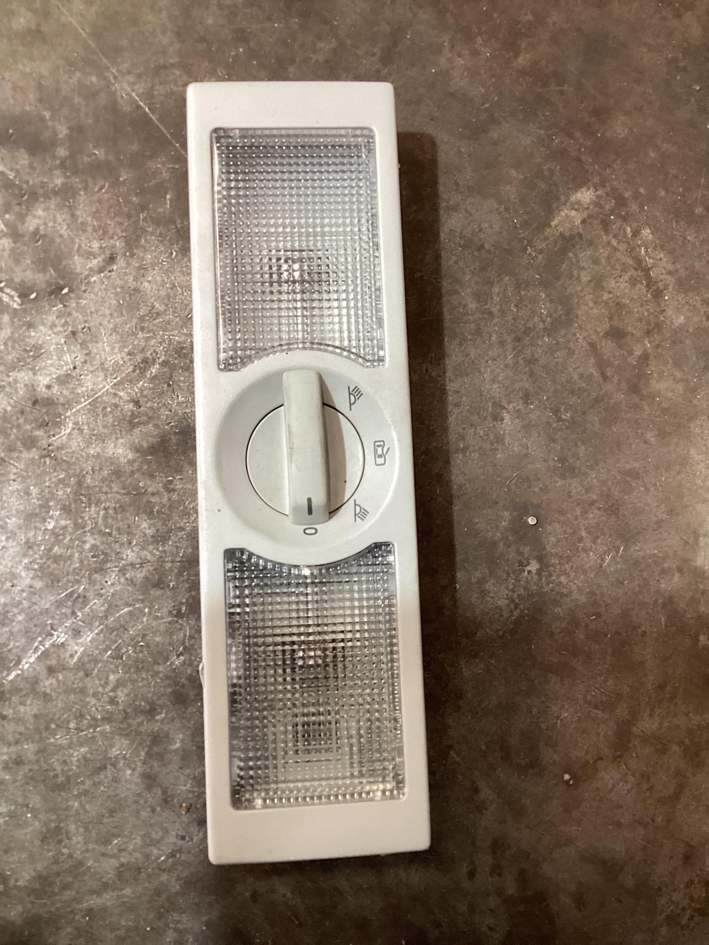Volkswagen Amarok   Interior Light 947291A