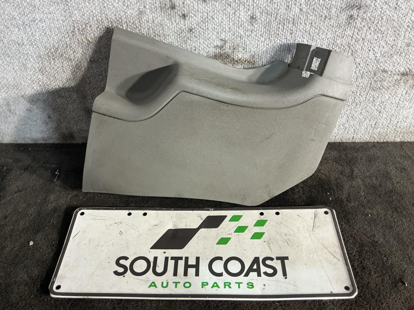Holden Commodore VR 6H8VRK19HSL781543 Kick Panel 92028133