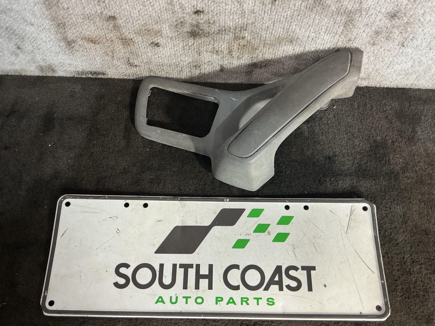 Holden Commodore VR 6H8VRK19HSL781543 Left Front Grab Handle 92028216