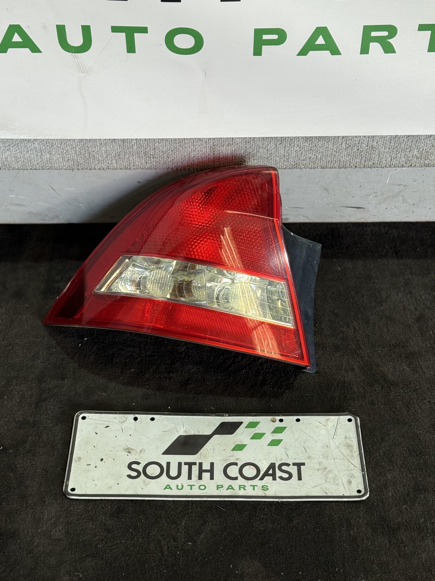 Holden Commodore VZ  Left Taillight 92160325