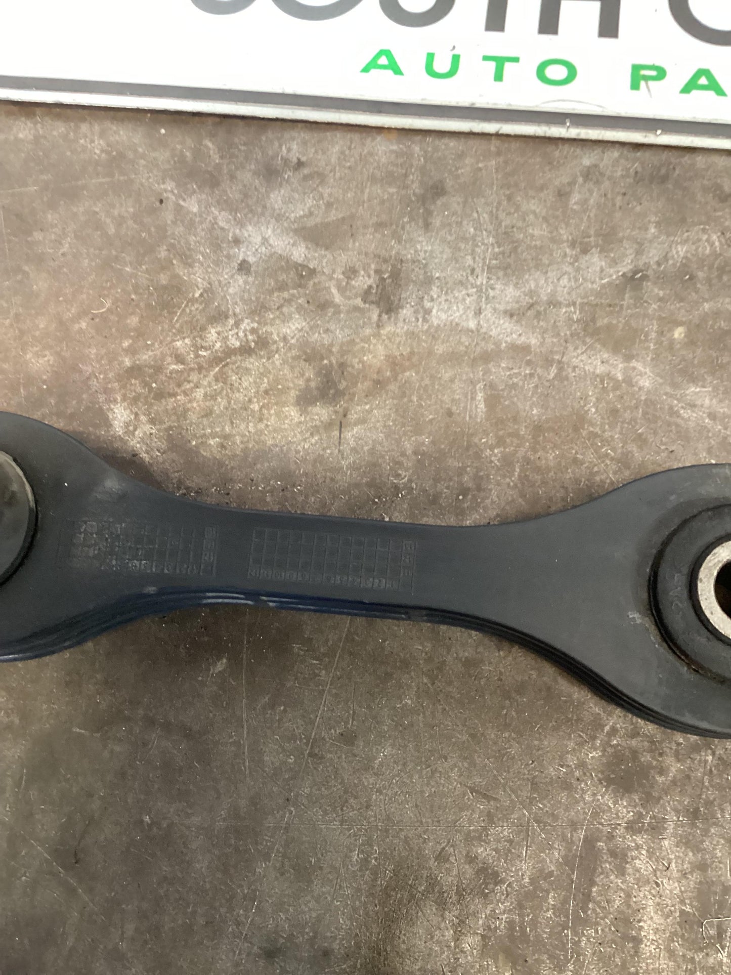 Volkswagen Amarok   Right Front Sway Bar Link 2H0411317B