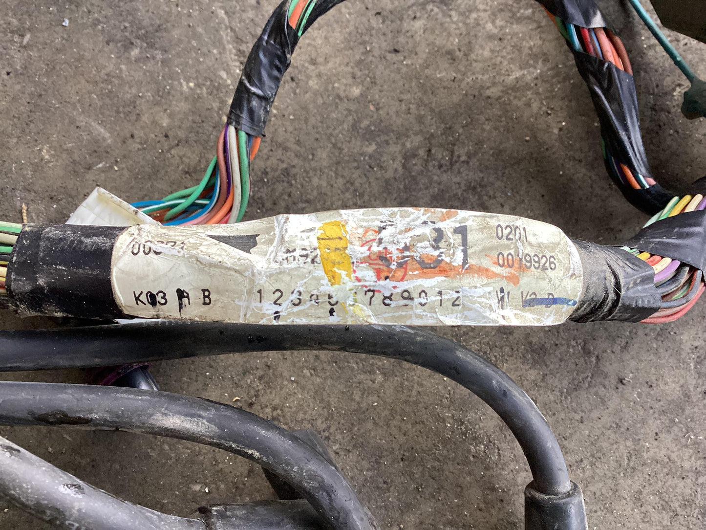 2002 - 2004 Holden Commodore VY 6G1YL54A94L196501 Engine Wiring Harness