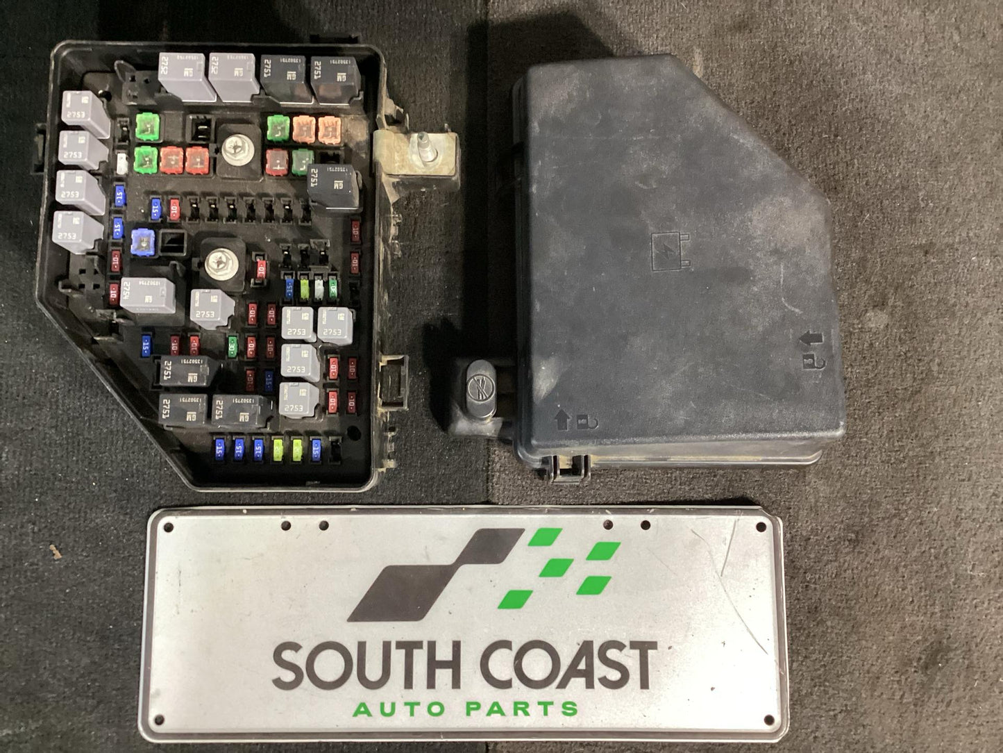Holden Commodore   Battery Fuse Box 92237641