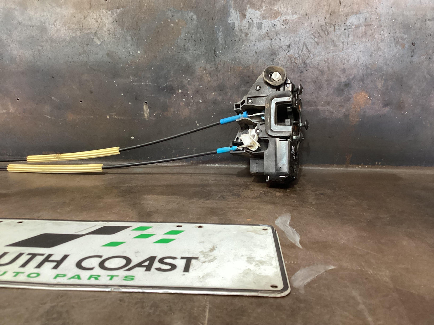 Holden Commodore VE 6G1EK5E79BL526529 Left Rear Door Lock Actuator 92236012
