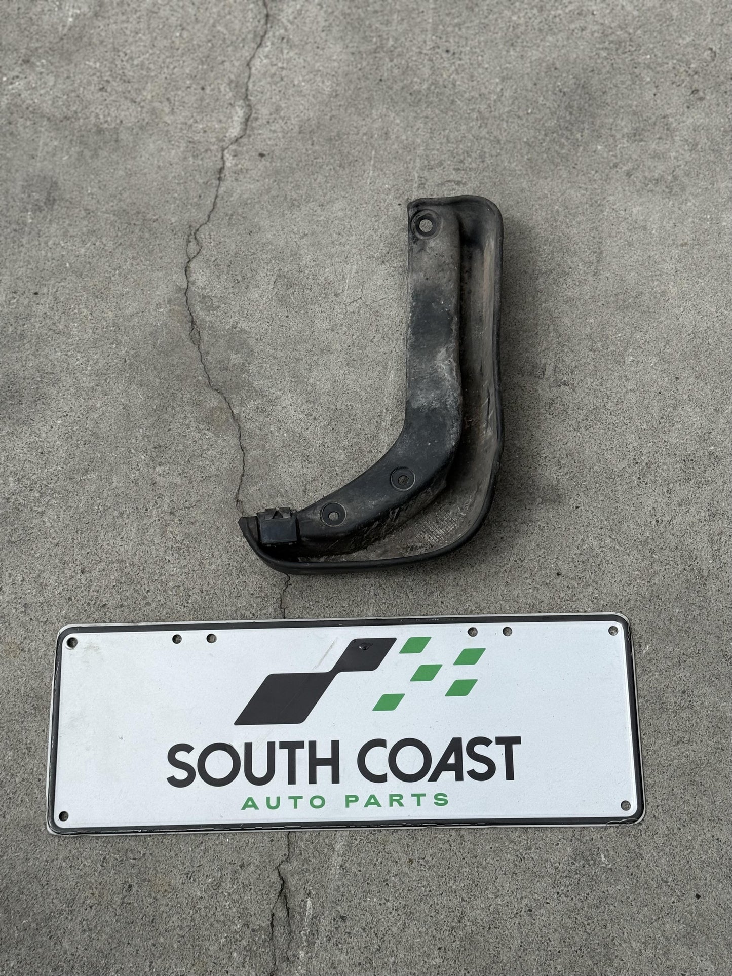 Audi A4 B8 WAUZZ8K9AA071441 Left Front Guard Splash Shield 8K0075111