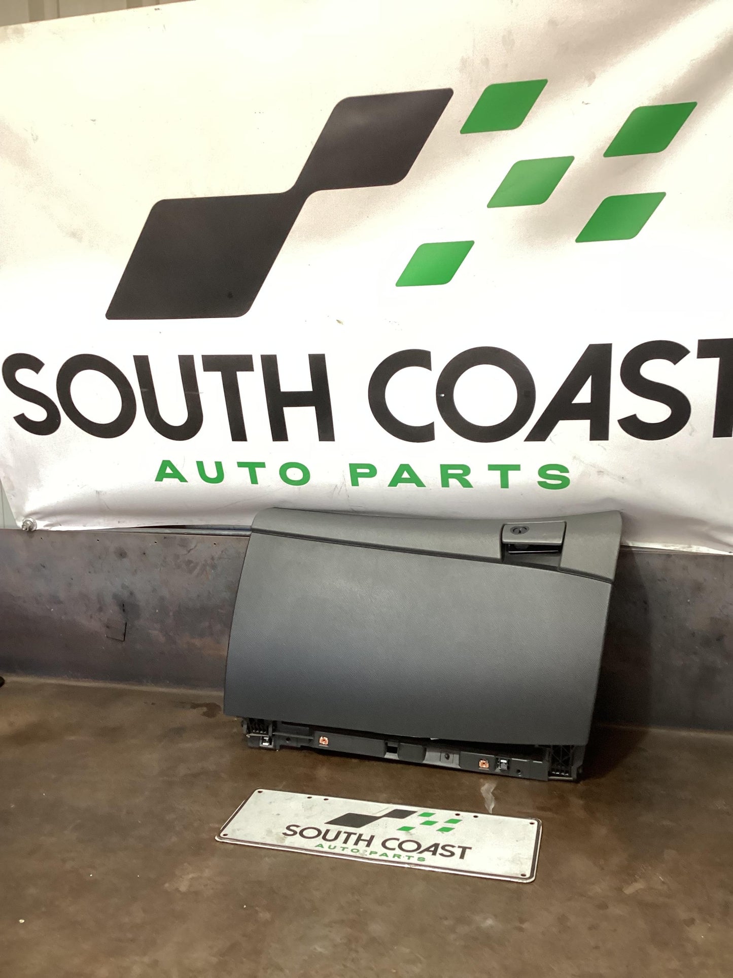 Holden Commodore VE  Glove Box 92496727