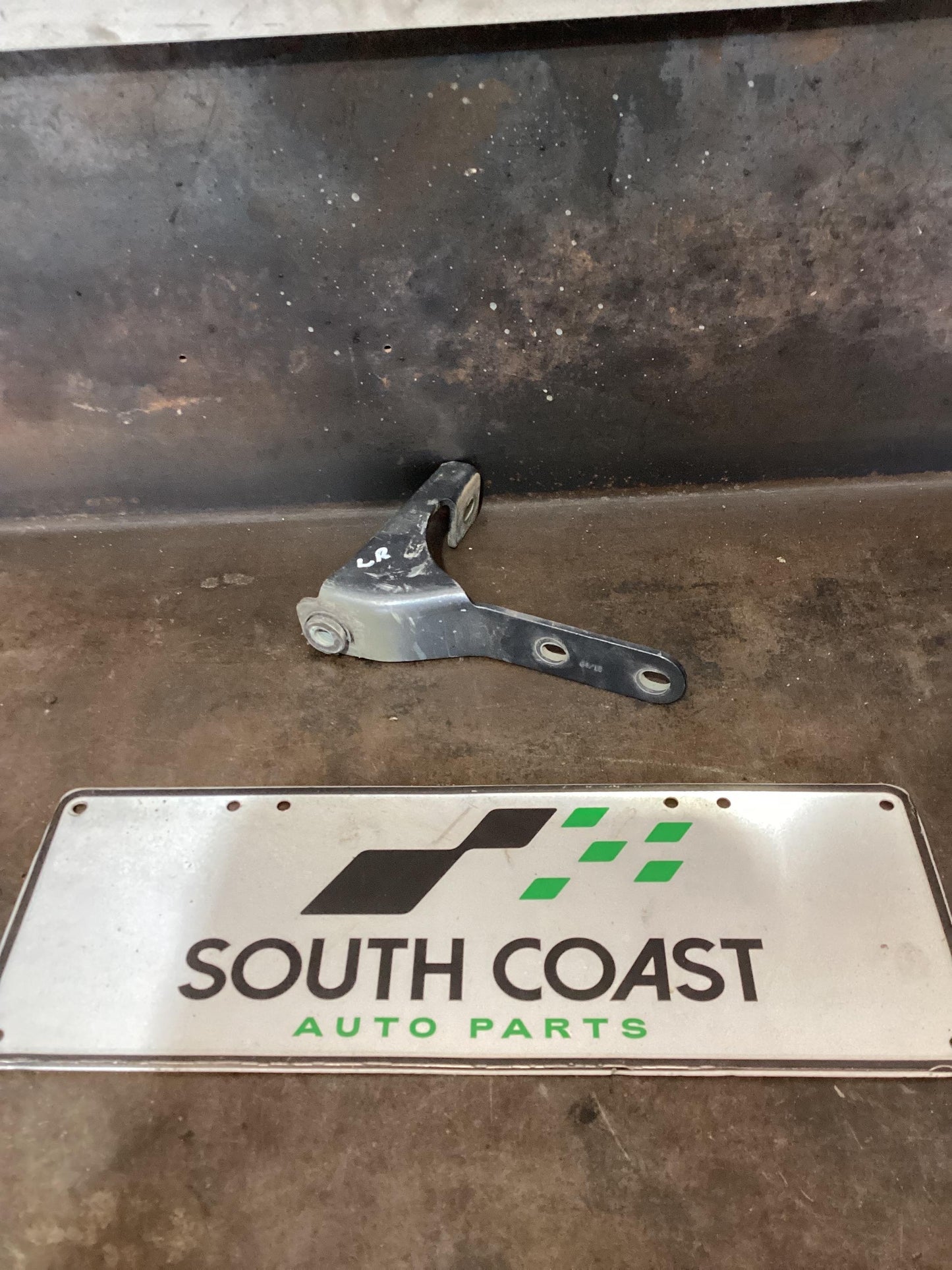 Volkswagen Amarok   Left Tailgate Hinge 2H5829641D