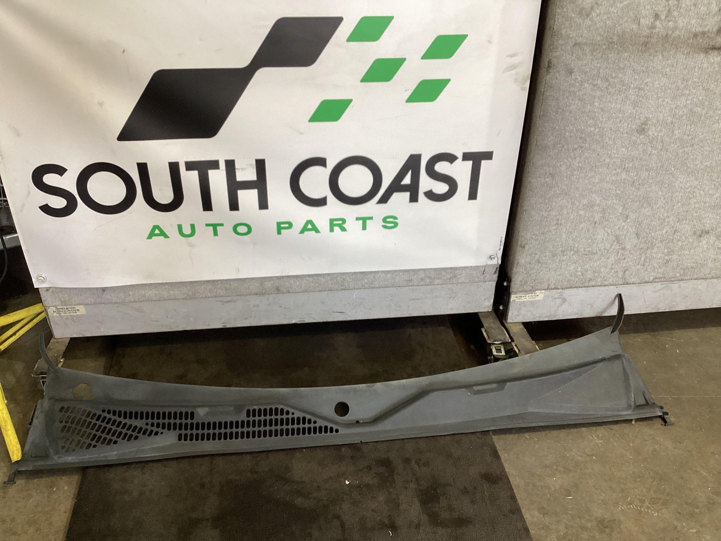 Volkswagen Amarok   Wiper Motor Cover