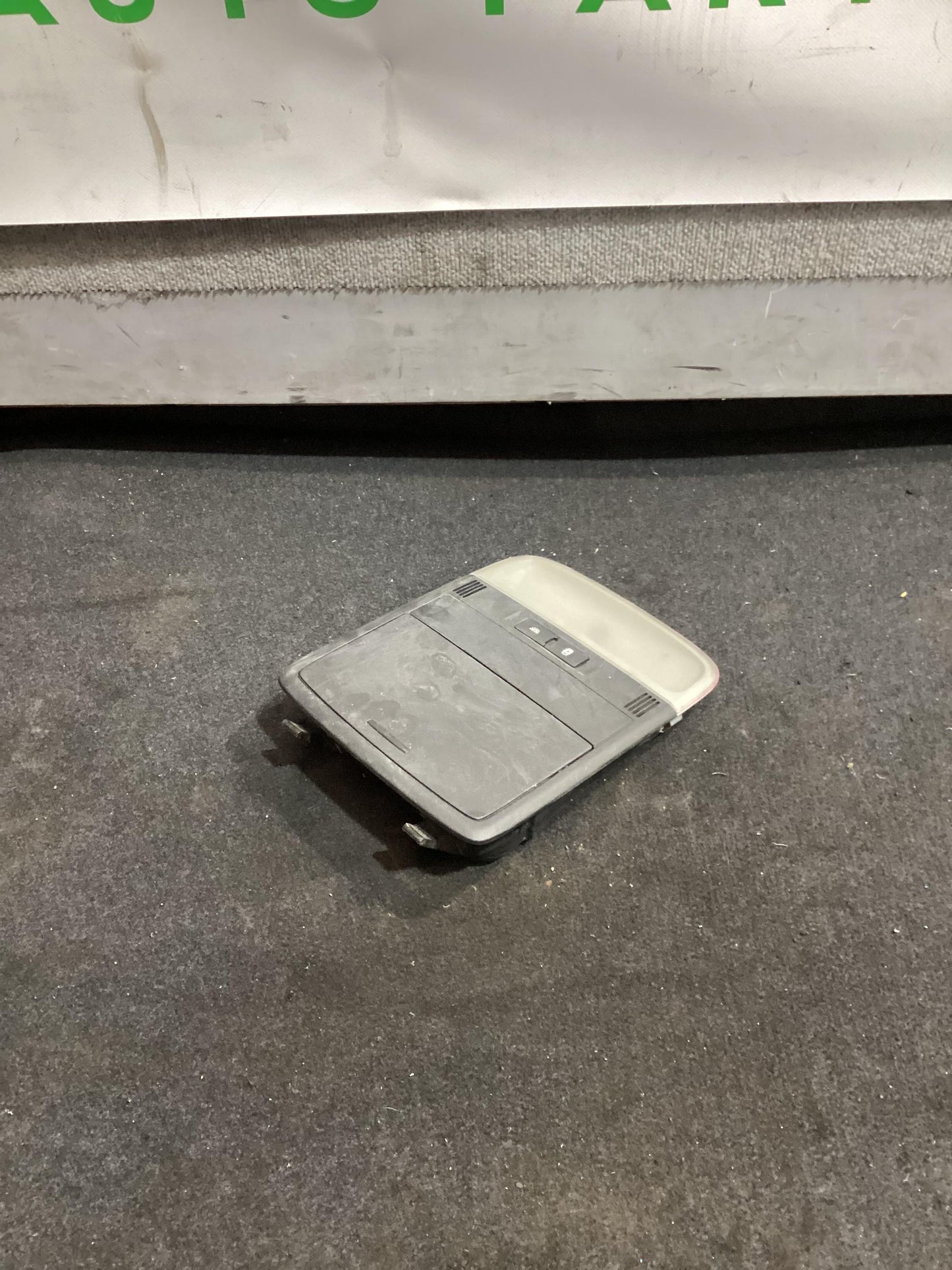 2006 - 2010 Holden Commodore VE  Roof Console M100129