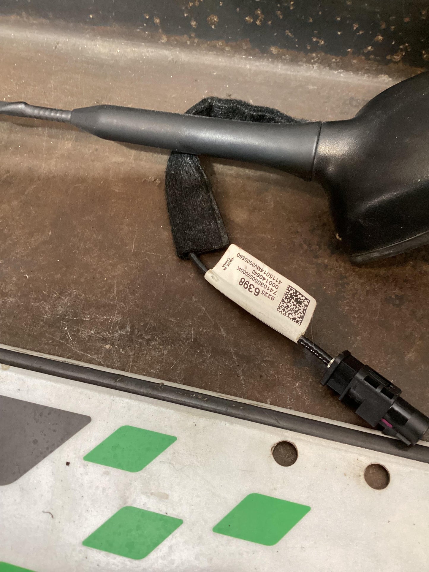 Holden Commodore VF  Aerial Amplifier 92266398