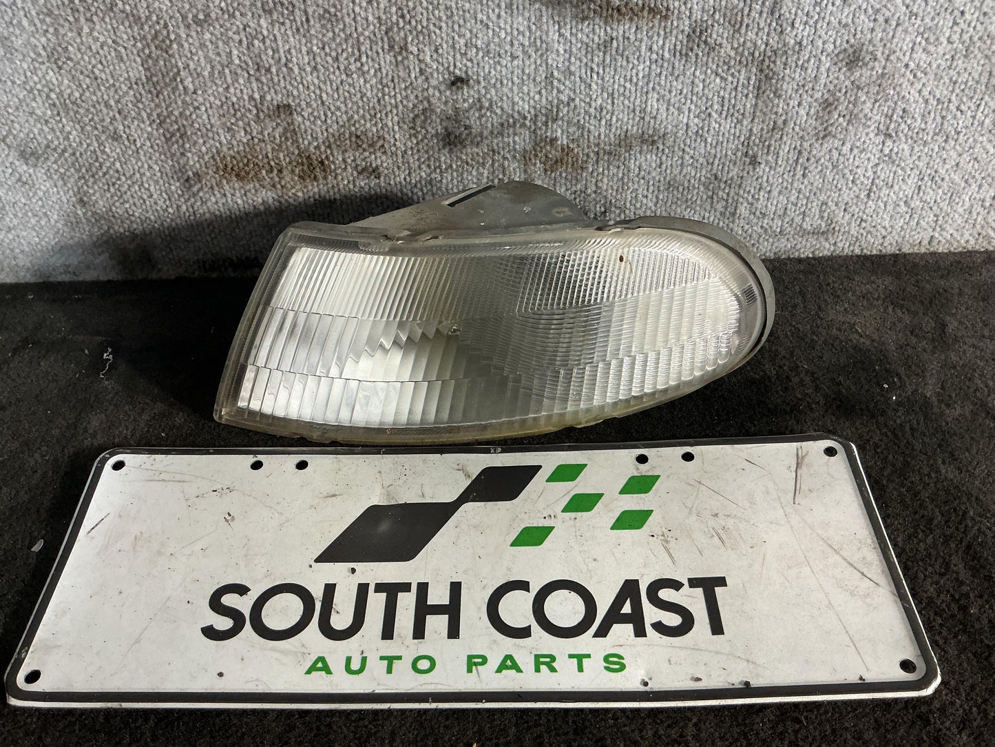 Holden Commodore VR 6H8VRK19HSL781543 Left Indicator 92048654