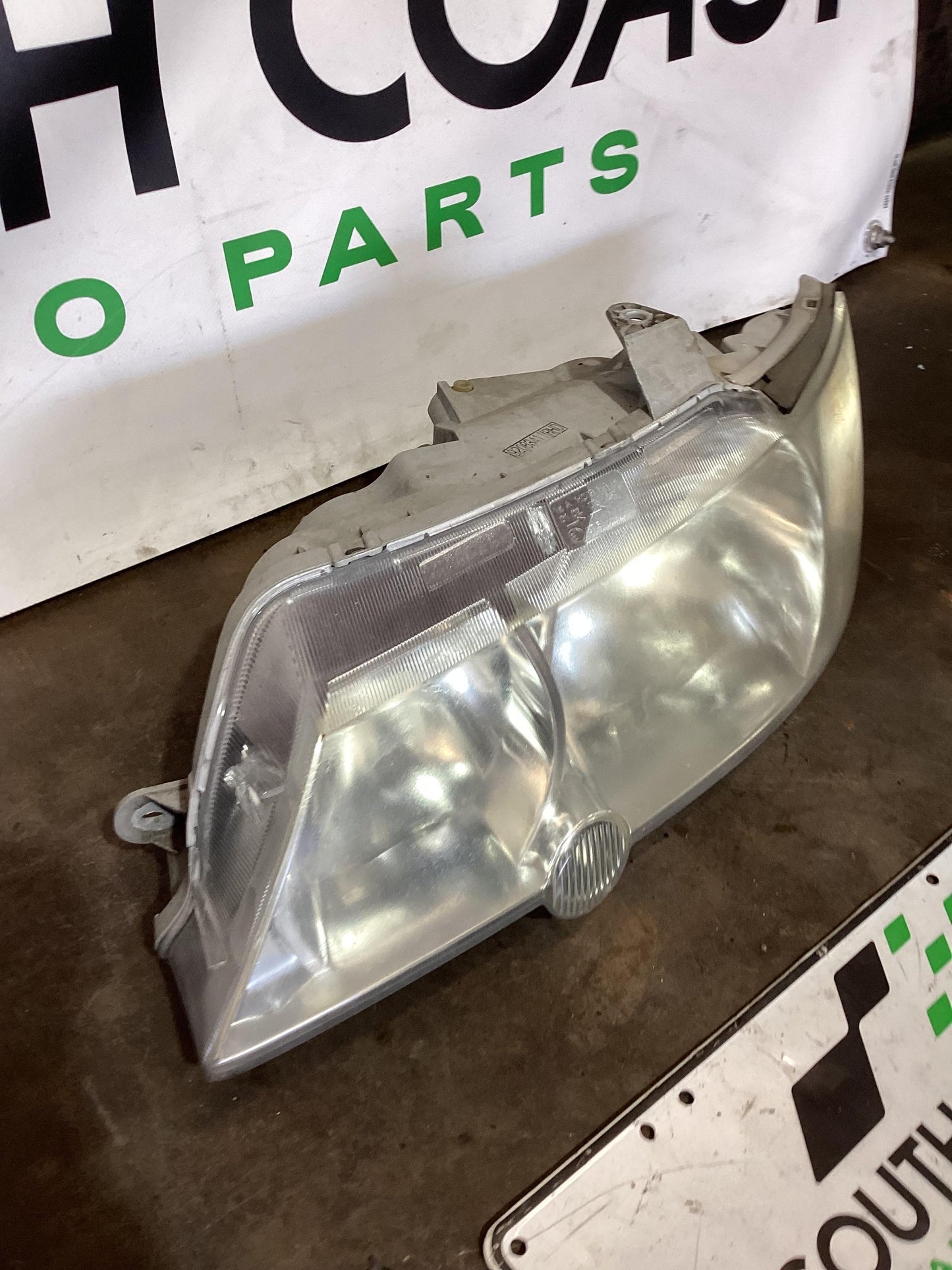 Holden Commodore VY  Left Headlight 92083411