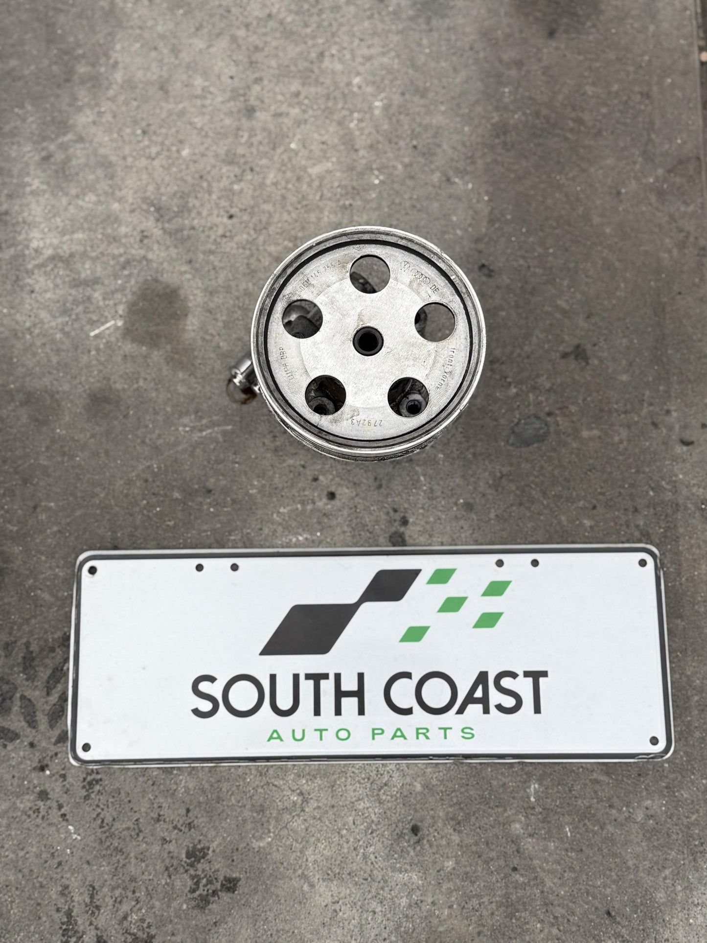 Audi A4 B8 WAUZZ8K9AA071441 Power Steering Pump 8K0145153F