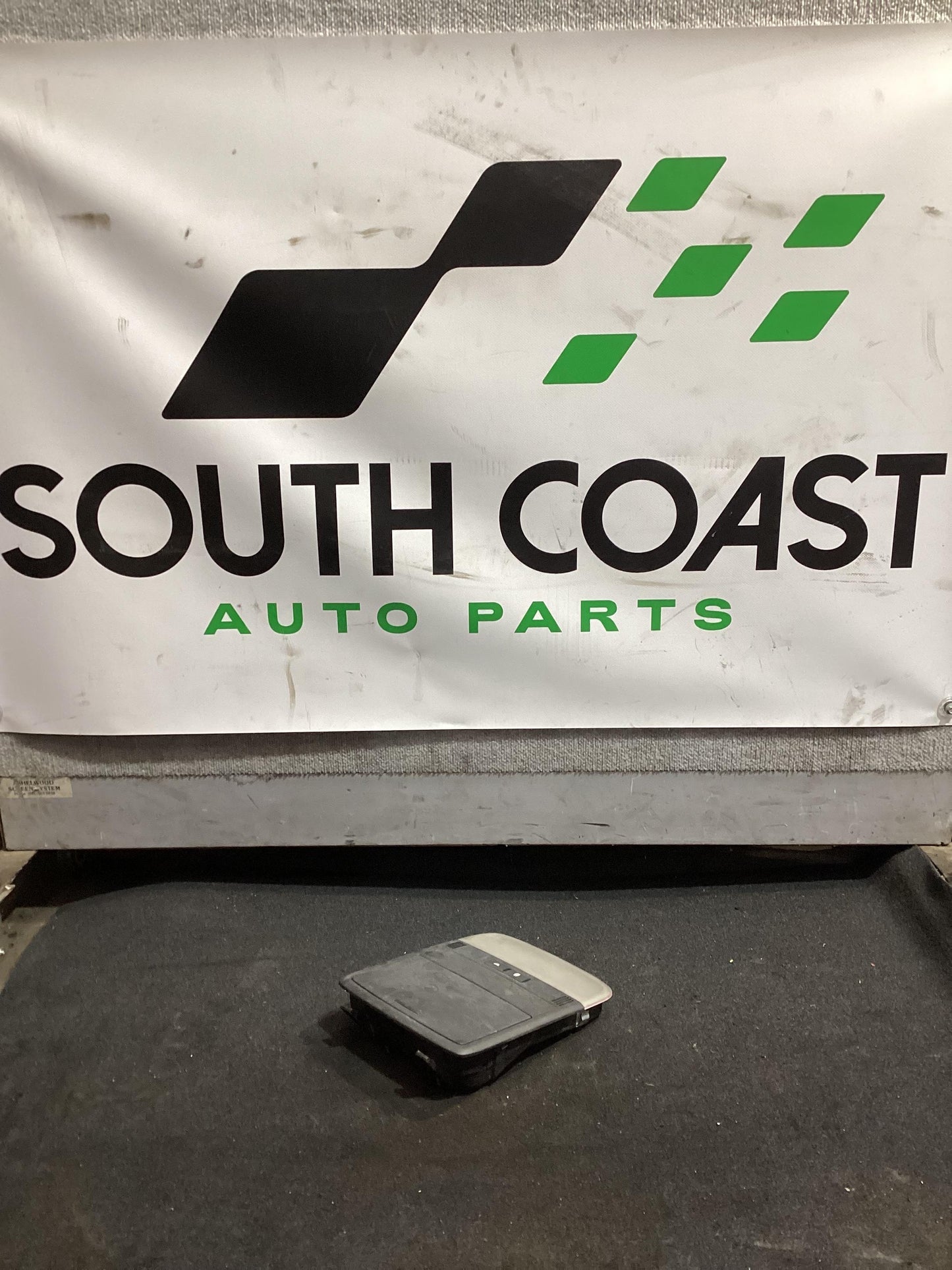 2006 - 2010 Holden Commodore VE  Roof Console M100129