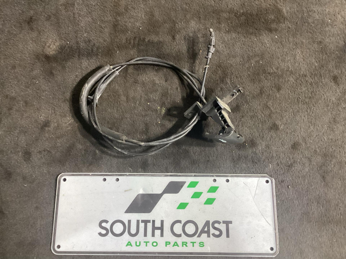 Holden Commodore   Bonnet Release Cable 92206017
