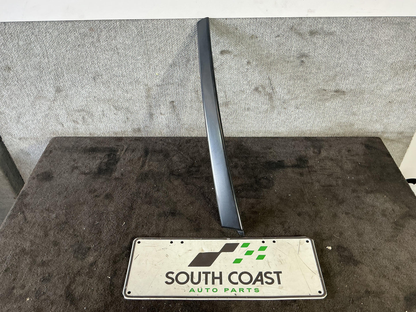 Holden Commodore VU 6H8VUK80F2L904753 Right B Pillar Moulding 92075458