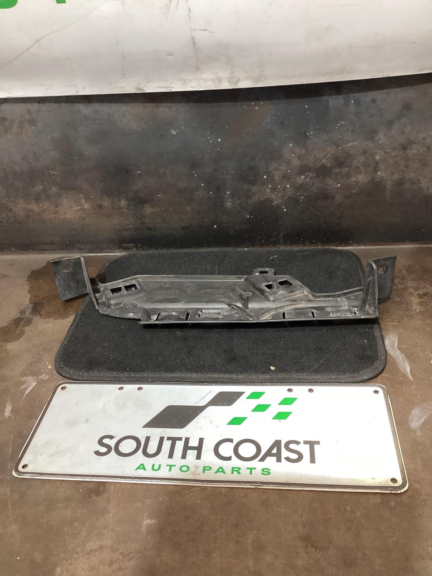 Holden Commodore VE  Left Front Bumper Bracket 92263445
